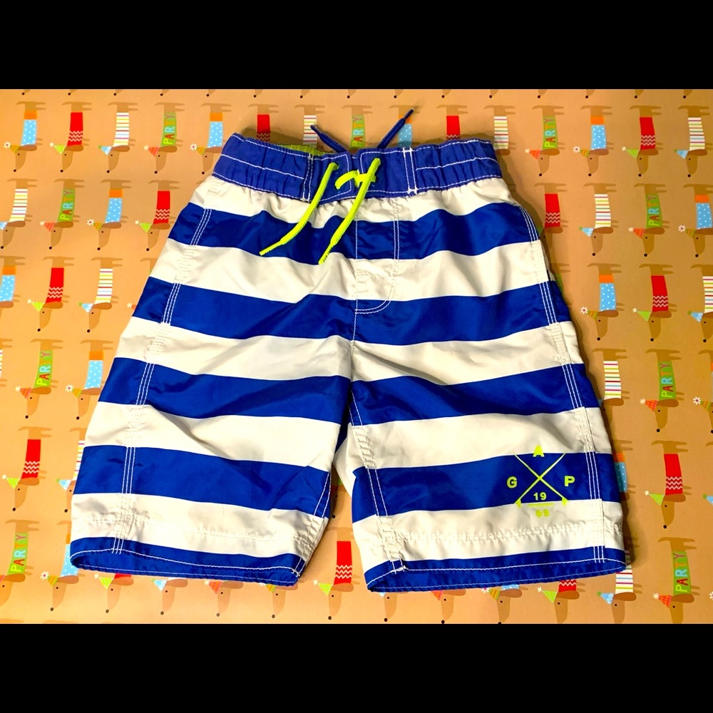 Gap kids swimming trunks Size 6-7 regular